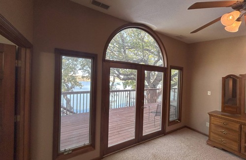 Alma House | Stunning 6Bedroom Lakefront Lodge on Beautiful Lake Wabaunsee-WiFi,Blackstone,AC