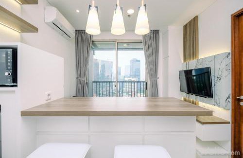 Semanggi Apartment | Stunning and Cozy 1BR Apartment at Ciputra World 2 By Travelio
