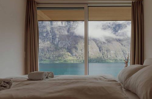 Quarten Apartment | Stunning and Modern House On The Lake