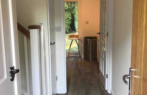 Swanmore House | Stunning Annex with Private Garden & Secure Garage