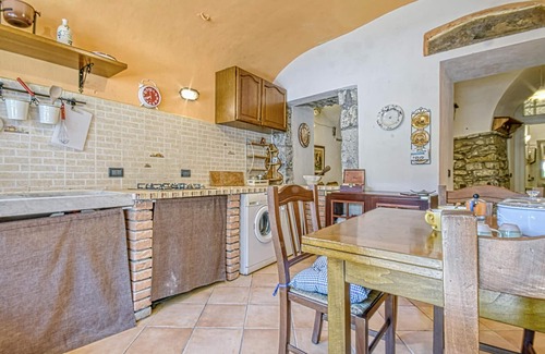 Varese Ligure Apartment | Stunning apartment in Varese Ligure