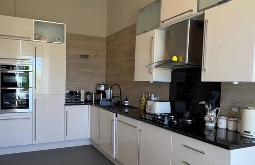 New Town Apartment | Stunning apartment with spectacular views 5 minutes walk from Princes Street
