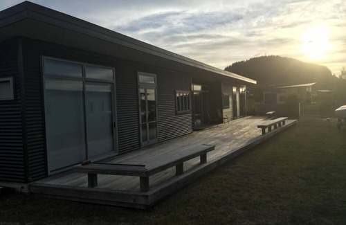Motuoapa House | Stunning Architectural Motuoapa Bach