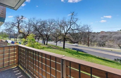 West Campus Apartment | Stunning Area! King Suite, Balcony & Free Parking– Next to UT