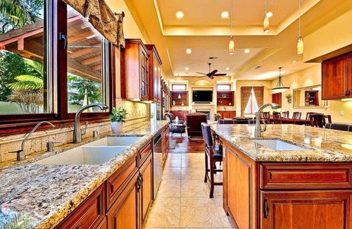 Morena House | Stunning Bay Park View Home