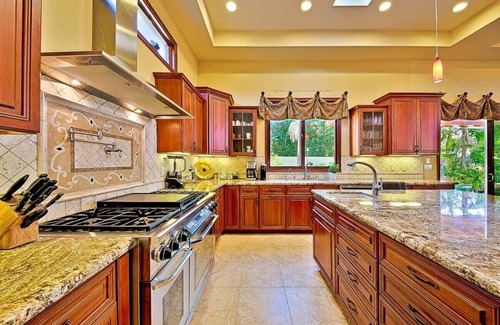 Morena House | Stunning Bay Park View Home