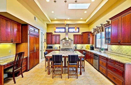 Morena House | Stunning Bay Park View Home