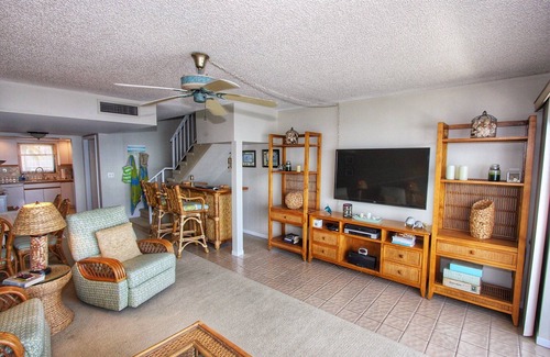 Islamorada House | Stunning Bayfront Townhouse with Boat Slip/Marina Access - A Luxurious Retreat!