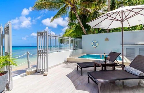 Merlin Bay Villa | Stunning Beachfront Villa with Plunge Pool - Westshore