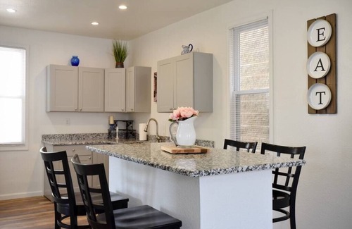 Crafton House | Stunning Big Home Near Downtown North Shore & More