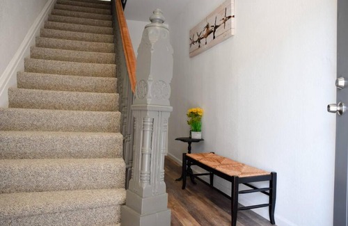 Crafton House | Stunning Big Home Near Downtown North Shore & More