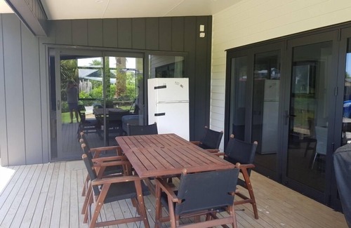 Waihi Beach House | Stunning Brand New bach down quiet cul-de-sac