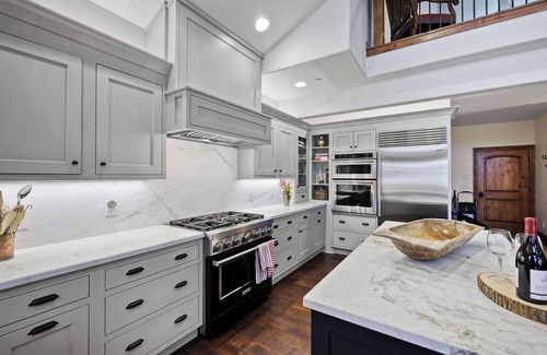 Sundance Cabin | Stunning Cabin in Sundance Neighborhood- Gourmet Kitchen- Hot Tub- Theater Room