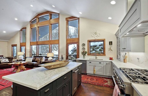 Sundance Cabin | Stunning Cabin in Sundance Neighborhood- Gourmet Kitchen- Hot Tub- Theater Room