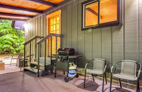 Union House | Stunning cabin near golf with cozy patio & game room with Ping Pong, board games