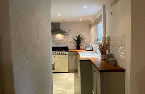 Llangollen Cottage | Stunning Canal Side Cottage in Llangollen.