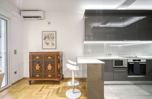 Pangrati Condo | Stunning Central 180m2 4 Bedroom 3 Bath, Sleeps 12