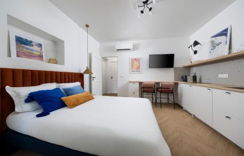 Carrieres - Malbousquet Apartment | Stunning Central Studio AC, Fiber