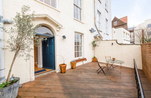 Bristol Floating Harbour Apartment | Stunning City Centre Living with Parking