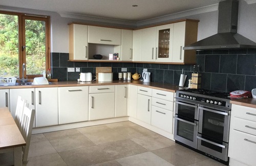 Craobh Haven House | Stunning Coastal House near Oban by the sea with Island views spacious 4 bedroom
