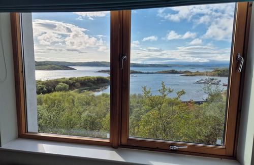 Craobh Haven House | Stunning Coastal House near Oban by the sea with Island views spacious 4 bedroom