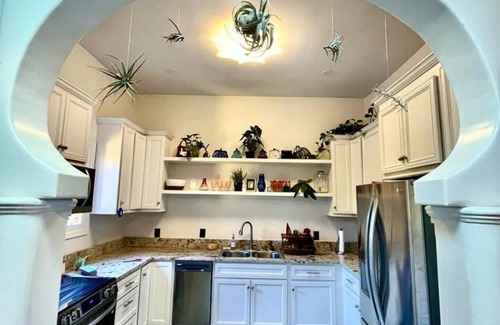 Bywater House | Stunning Converted Victorian Church: Garden, HotTub, 3-bedroom, WiFi, AC