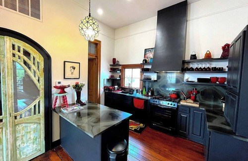 Bywater House | Stunning Converted Victorian Church: Garden, HotTub, 3-bedroom, WiFi, AC