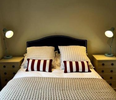Oakley House | Stunning Cosy Cottage in Hampshire Oakley