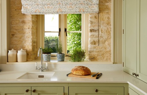 Ampney Crucis House | Stunning Cotswold Barns Sleeps 10 Near BiburynAmpneyfield Barns