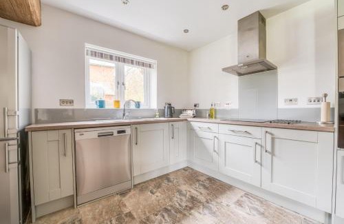New Forest District House | Stunning Cottage in New Forest with Log Burner