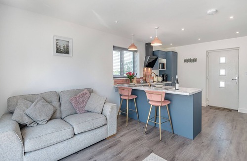 Burgh le Marsh Cottage | Stunning cottage with one king-size double.