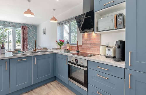 Burgh le Marsh Cottage | Stunning cottage with one king-size double.