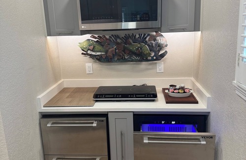 St. Petersburg - Clearwater Apartment | Stunning Couples’ Waterfront Retreat, Pool, Hot Tub, Sky Deck, Outdoor Kitchen