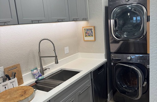 St. Petersburg - Clearwater Apartment | Stunning Couples’ Waterfront Retreat, Pool, Hot Tub, Sky Deck, Outdoor Kitchen