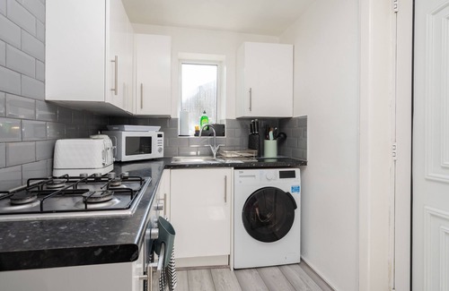 Failsworth House | Stunning & Cozy Abode | Sleeps 5 | Free Parking
