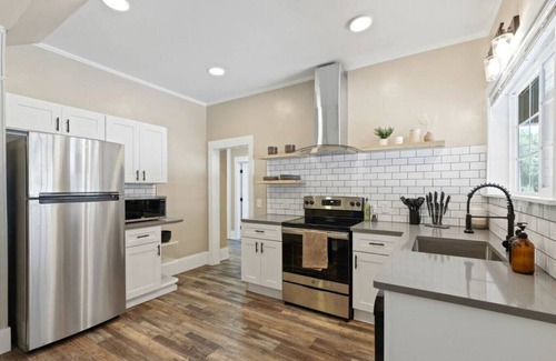 Manito Apartment | Stunning Craftsman Home in Manito! w/FREE parking!