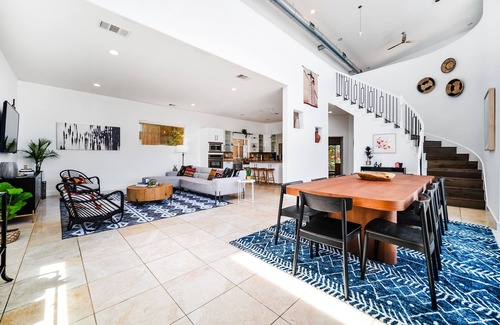 Apache Shores House | Stunning Design ~ Lakeside Retreat ~ Family Fun