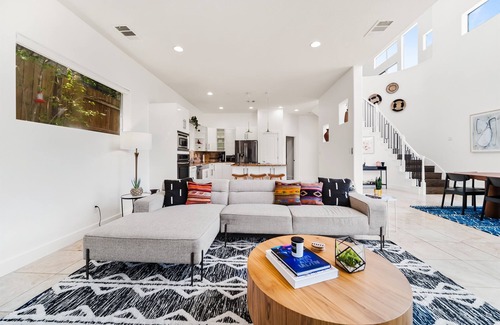 Apache Shores House | Stunning Design ~ Lakeside Retreat ~ Family Fun