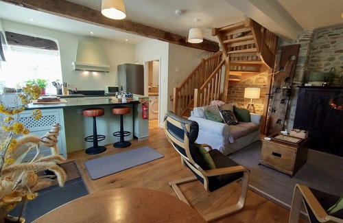Gargrave Cottage | Stunning detached cottage, Gargrave centre, private garden & outdoor bath