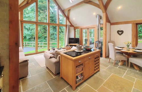 Battle Cottage | Stunning eco lodge in the heart of The Brecon Beacons, sleeping four guests in two bedrooms.