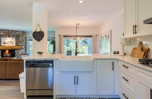 Elkhorn Village Condo | Stunning Elkhorn Condo with Sauna, Hot Tub, + More!