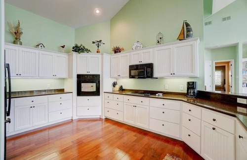 Paynesville House | Stunning Executive Cottage on Lake Koronis