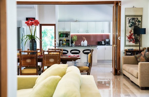 Kewarra Beach House | Stunning Family Resort Style Home - Swimming Pool + Full Tennis Court