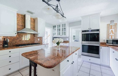River District House | Stunning Family Retreat 4 Bedroom 3 Bathroom Pool Home with Huge Yard