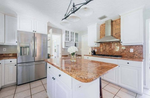 River District House | Stunning Family Retreat 4 Bedroom 3 Bathroom Pool Home with Huge Yard