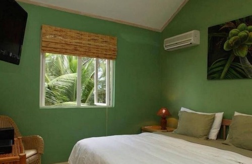 Springfield Villa | Stunning Four Bedroom Beach House