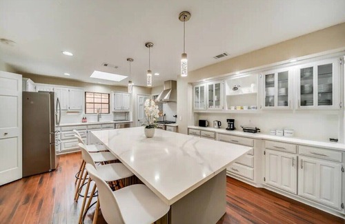 Far North Dallas House | Stunning Gables House, Basketball Court