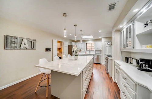 Far North Dallas House | Stunning Gables House, Basketball Court
