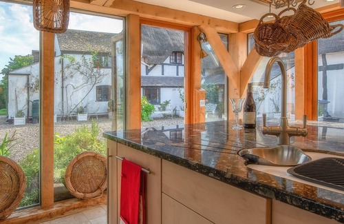 Broad Hinton House | Stunning 2 bed/2 bath Country Retreat with huge gardens
