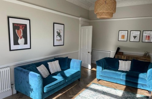 North West Apartment | Stunning Glasgow West End Apartment - facing Botanic gardens